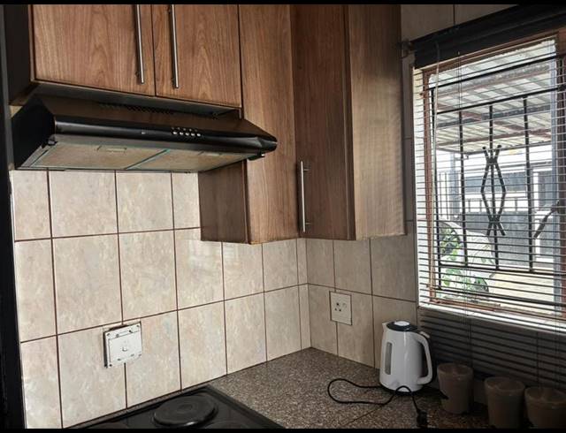 2 BEDROOM PROPERTY TO RENT IN OLIEVENHOUTBOSCH